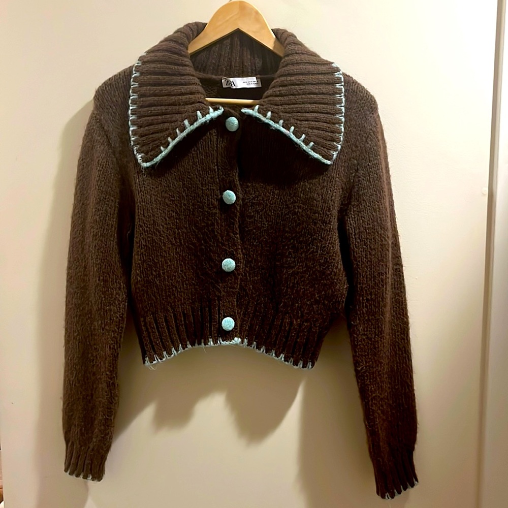 Cute cottage core brown knit collared cardigan, light blue piping and buttons.